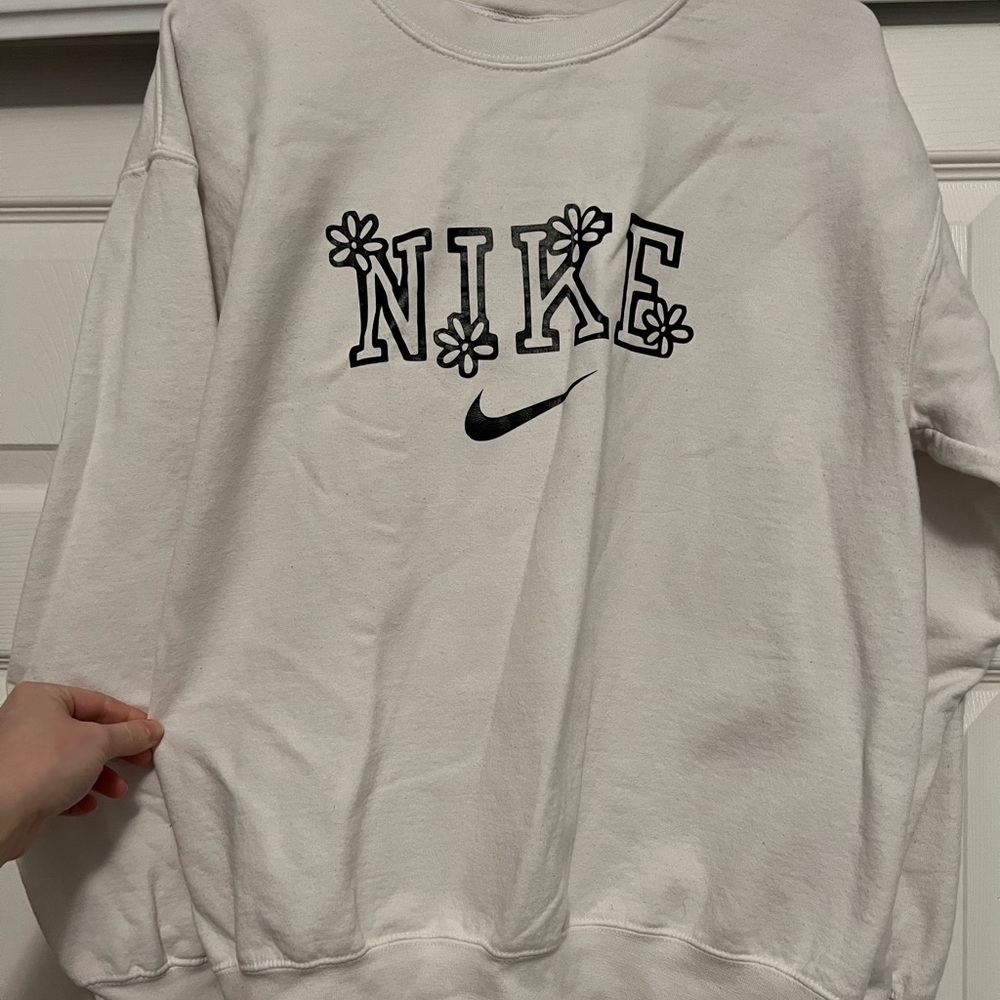 Gildan Heavy Blend White Sweatshirt